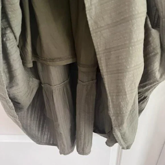 Tiered Smocked Aura Sage Green Midi Women’s Size Small - Picture 6 of 8